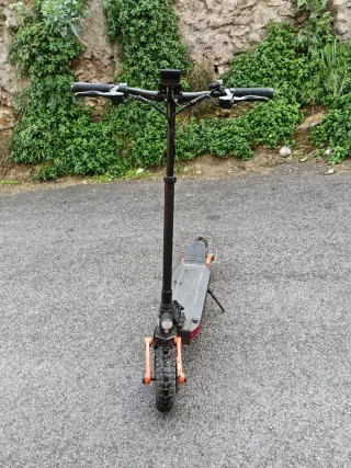 Patinete Eléctrico Naranja y Negro