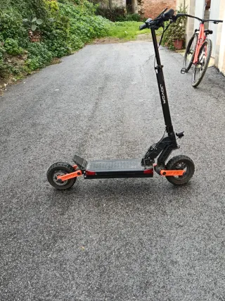 Patinete Eléctrico Naranja y Negro