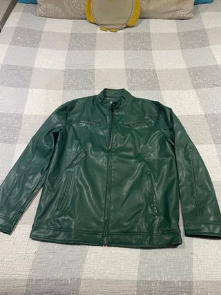 Chaqueta verde estilo motorista