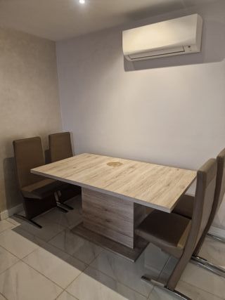 Mesa extensible comedor y 4 sillas