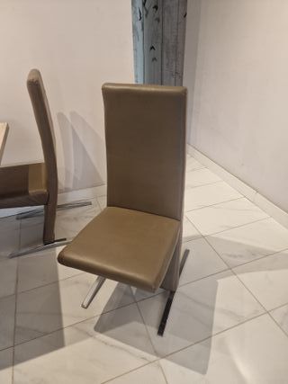 Mesa extensible comedor y 4 sillas