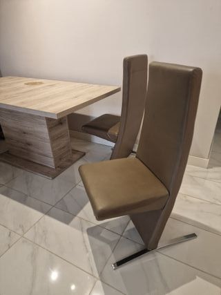 Mesa extensible comedor y 4 sillas