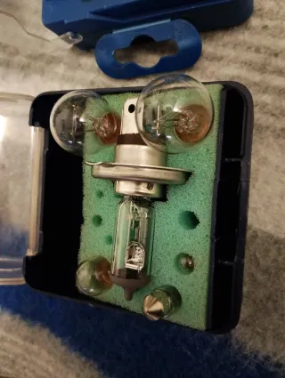 Dos recambios bombillas coche o moto