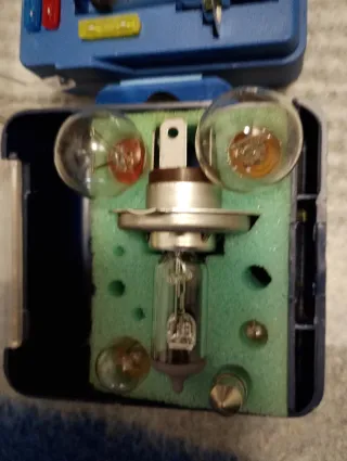 Dos recambios bombillas coche o moto