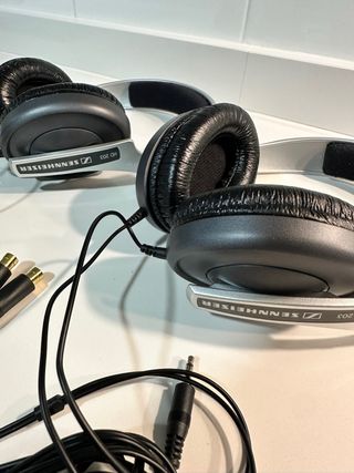 2 Auriculares Sennheiser HD 203 Negros y Plateados