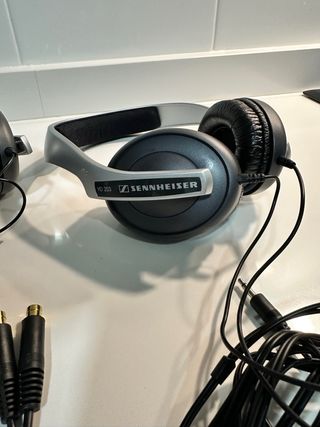 2 Auriculares Sennheiser HD 203 Negros y Plateados