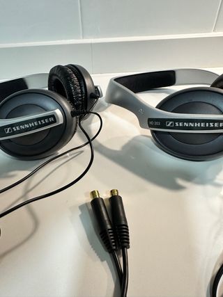 2 Auriculares Sennheiser HD 203 Negros y Plateados