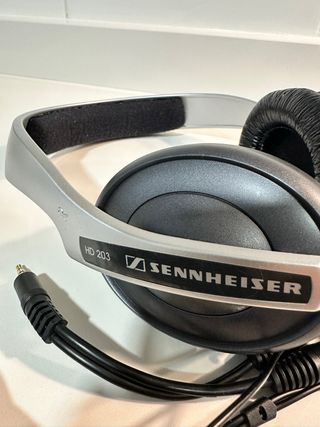 2 Auriculares Sennheiser HD 203 Negros y Plateados