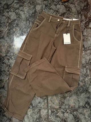 Pantalones cargo Bershka marrones