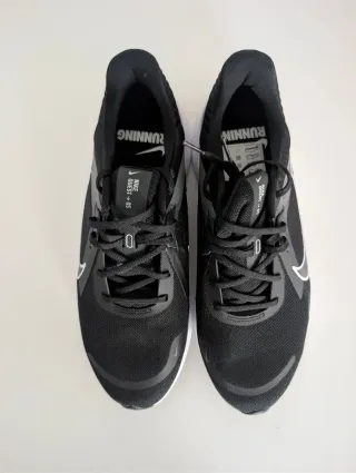 Nike Quest 5 Zapatillas Negras y Blancas