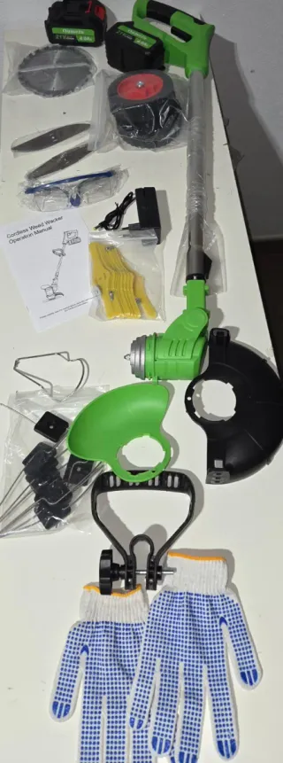 Desbrozadora a batería con accesorios