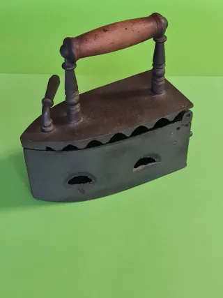 Antigua plancha de carbón