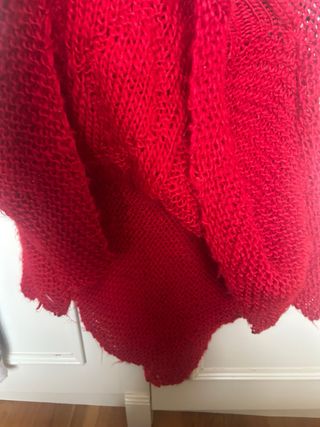 Poncho tejido a mano rojo