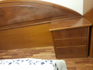 Cabecero y mesillas de madera