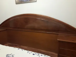 Cabecero y mesillas de madera