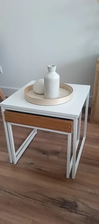 Mesas nido blancas y madera