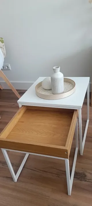 Mesas nido blancas y madera