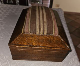 Porta spilli e fili da cucito '800