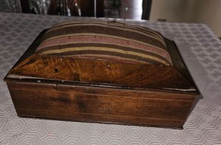 Porta spilli e fili da cucito '800