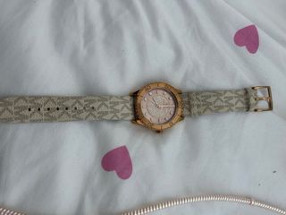Reloj Michael Kors Beige y Dorado