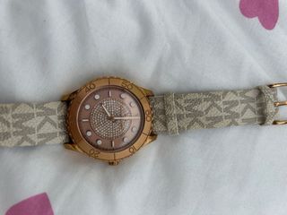 Reloj Michael Kors Beige y Dorado