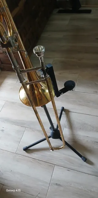Atril magnético para trombón