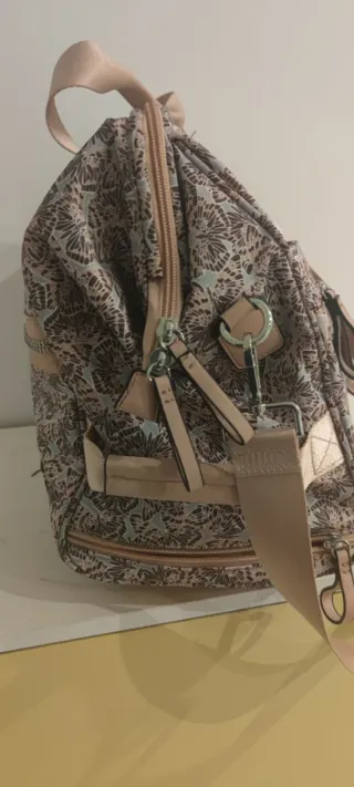 Maletín con ruedas Parfois impermeable