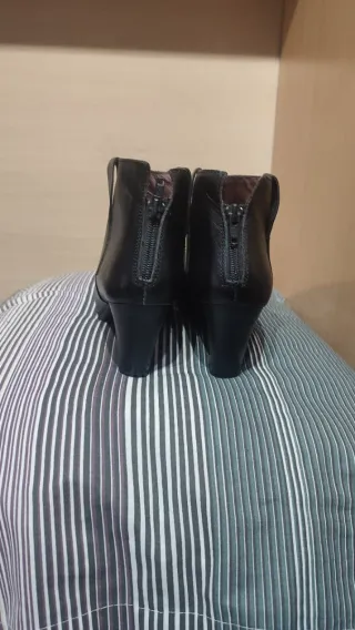 Botines negros de tacón