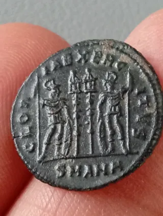 ≡ Preciosa Moneda Romana Constantino I el grande