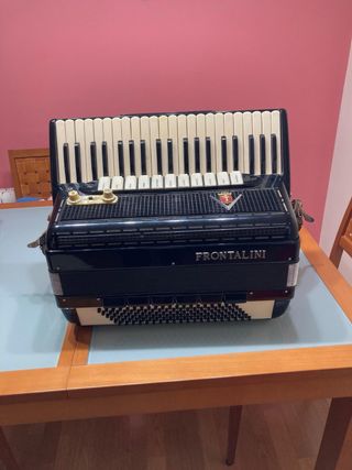 Acordeón Frontalini 120 bajos