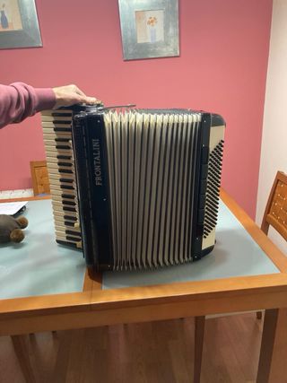 Acordeón Frontalini 120 bajos