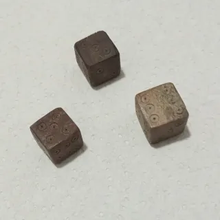 Dados Romanos de Hueso