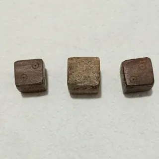 Dados Romanos de Hueso