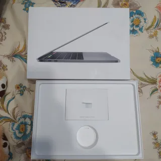 Caja MacBook Pro 13 vacía