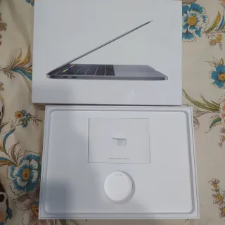 Caja MacBook Pro 13 vacía