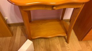 Mesita auxiliar de madera con cajón