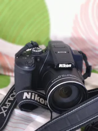 Cámara Nikon CoolpixB700+Funda+2Baterías+Cargador.