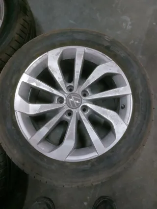 Llanta VW Troc 2023 215/ 55/17