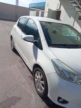 Toyota Yaris 2012