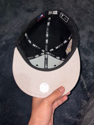 Gorra New Era LA Negra y Morada Talla 7