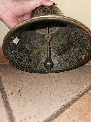 Antica campana in bronzo