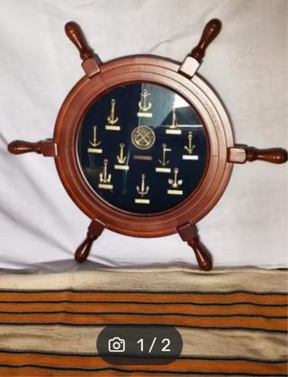 Timón de madera decorativo