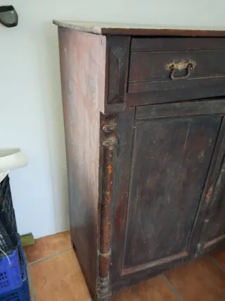 Cómoda antigua de madera