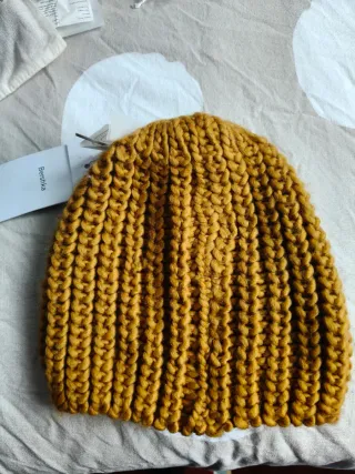 Gorro de lana amarillo Bershka talla M