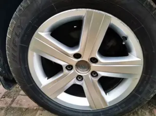 Pasta para restaurar llantas de coche