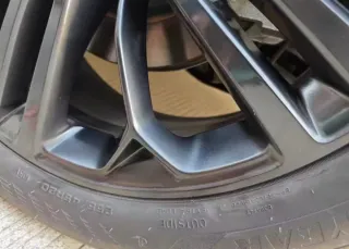 Pasta para restaurar llantas de coche