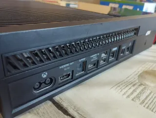 Xbox One S + 1 Mando negro + Juegos