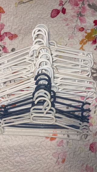 Lote de 25 perchas nuevas