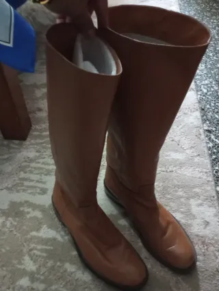 Botas altas de cuero marrones