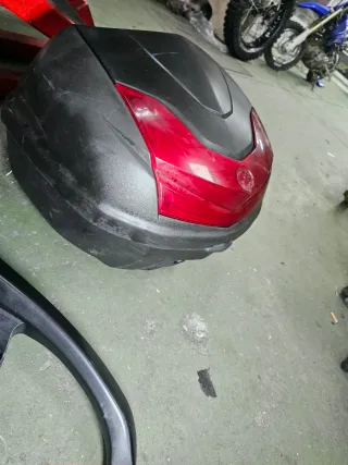 Soporte y Baúl TMAX 530